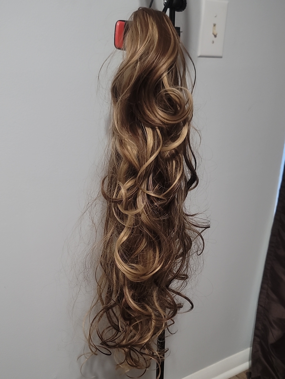 Wavy Clip-In Ponytail Extension in Blonde Brown. Synthetic Brand New Never Used